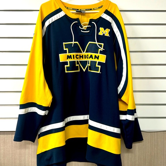 Colosseum athletics Other - Michigan Wolverines Colosseum athletics U of M  hockey jersey size 2 XL